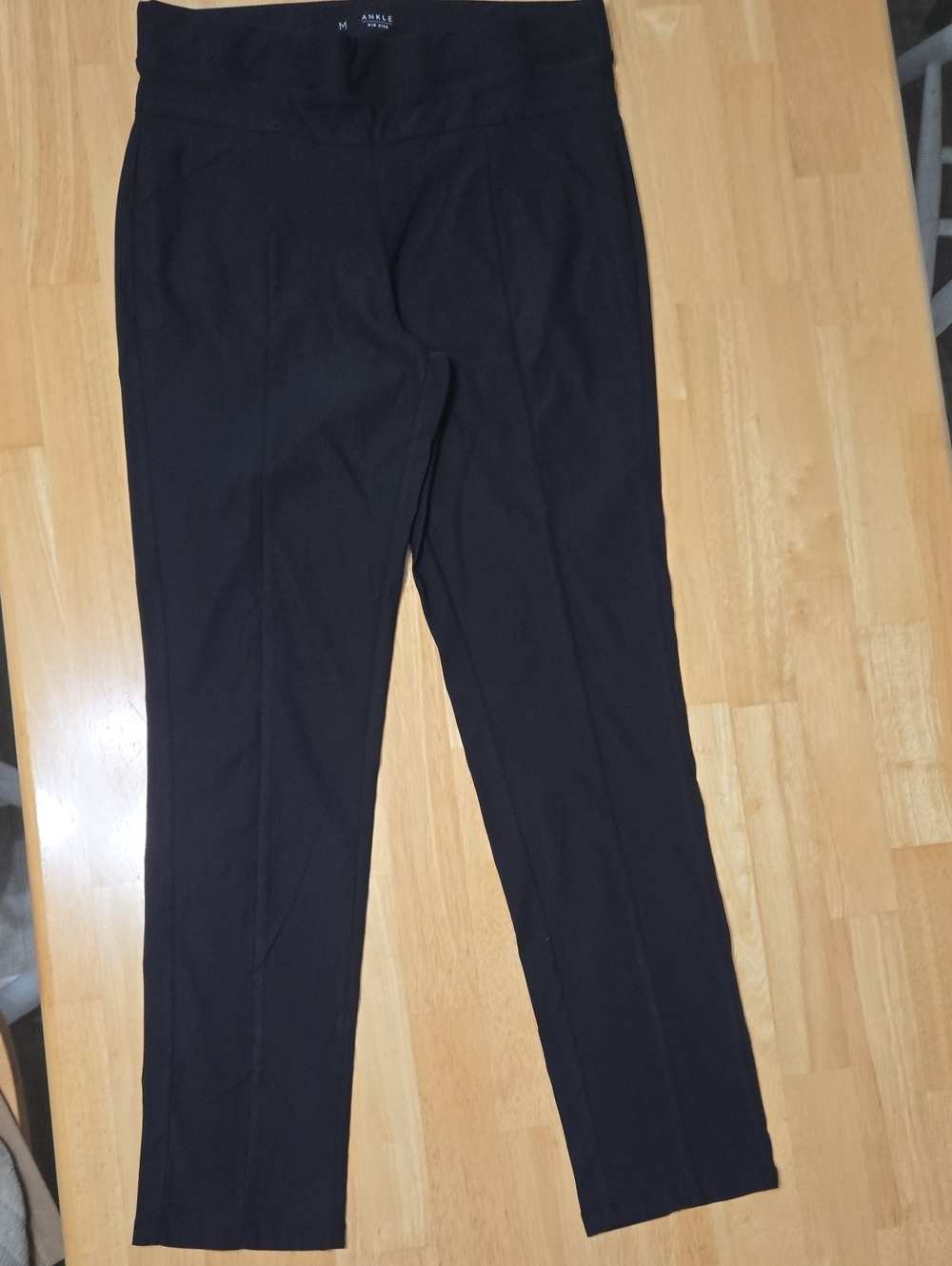 Simply Vera Vera Wang Medium Black Ponte Ankle Pants